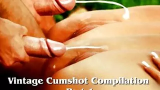 ලස්සන බාහිර දෙකක් පැටවුන් slurp හා ප්රතිකාර පූසෙක්