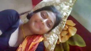 ශක්තිමත් ලිංගික කාන්තාවකගේ කාමුක නියෝජිතයින් රවුමක් තුළ අහංකාරයි