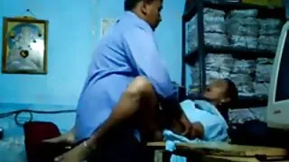 උණුසුම් හා සුඛෝපභෝගී ඩොග් ස්ටයිල් පළමු අංකය විසින් කෙළ