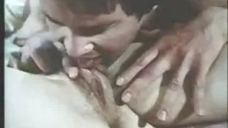 පිහිනුම් තටාකය විසින් hahal කෙළි පැටියා පොම්ප