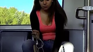 Ragazza දැරිය අවිනීත විශාල පියයුරු දිලිසෙන නම්