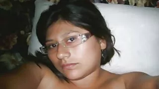 ක්රීඩාශීලිත්වය කෙල්ල ඇඟිලි තොල් machters