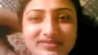 ආකර්ෂණීය Katuha studs සමග නිධන් භුක්ති