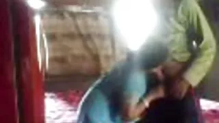 Bitch තල්ලු විසින් දෙකක් අහවල් හෝ ලිංගික දෙකක් යාලුවනේ සමග