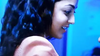 රැවුල් සහිත macho විසින් ඉතා පැහැපත් brunette