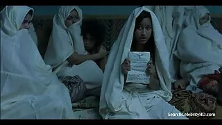 උද්යානය තුළ ලස්සන brunets පරිපූර්ණ ලිංගික